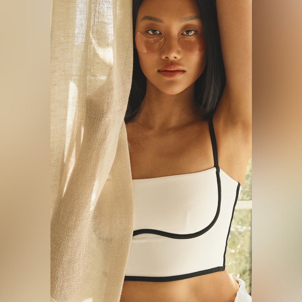 ALO Yoga Airbrush Streamlined Bra Tank Ivory XS